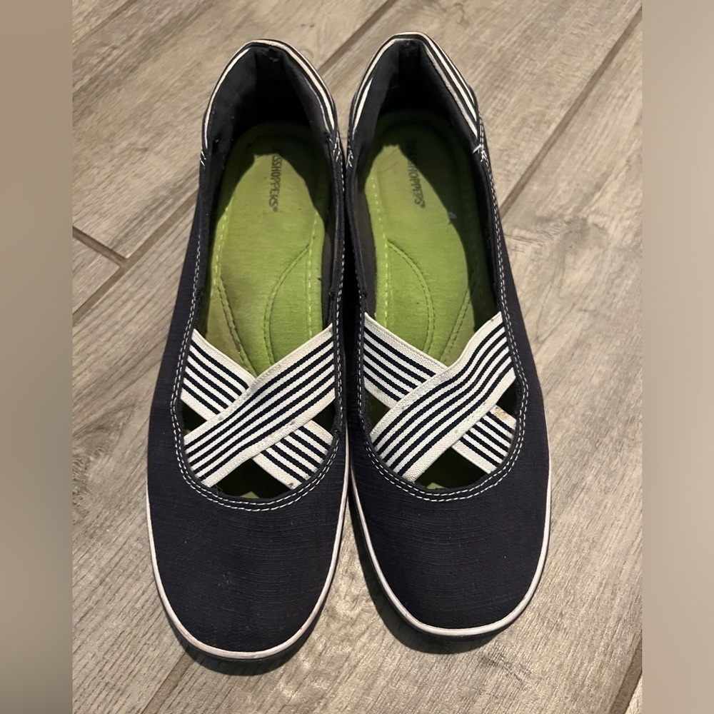 Grasshoppers size 9 nautical comfortable walking shoes